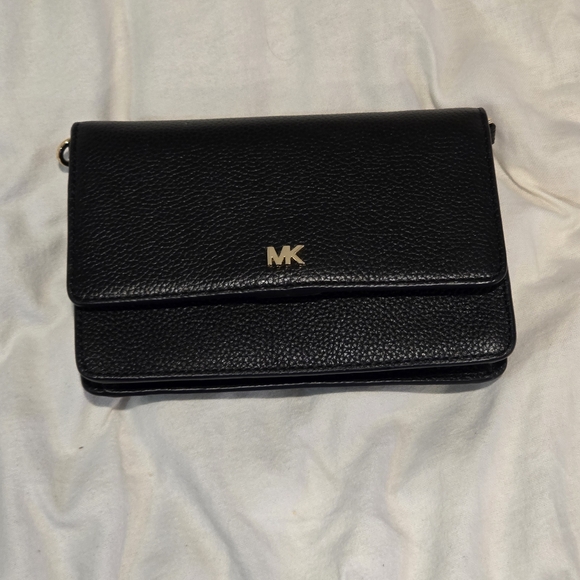 Michael Kors Leather Smartphone Crossbody - Picture 1 of 6